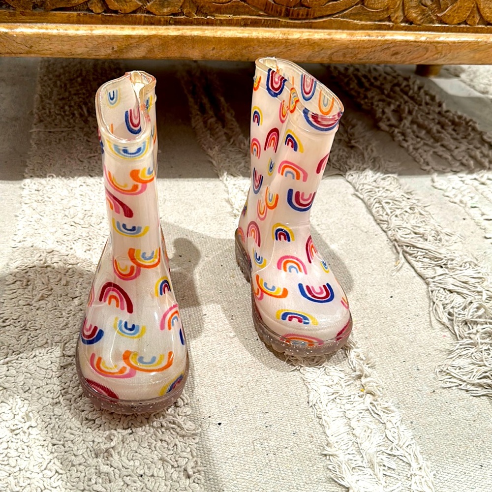 Old navy size 7 toddler rain boot